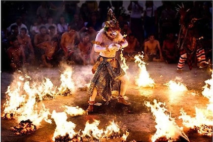 Uluwatu temple & Kecak dance with sunset - all-inclusive