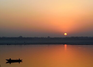 Varanasi: Sunrise Boat Tour with Chai & Arti Ceremony