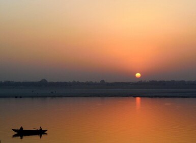 Varanasi: Sunrise Boat Tour with Chai & Arti Ceremony