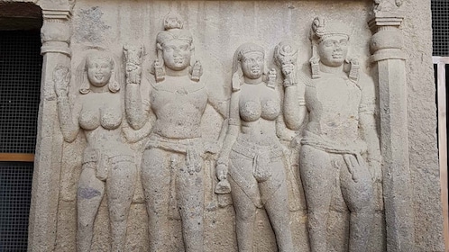 Mumbai: Private Guided Kanheri Caves and Bollywood Tour.