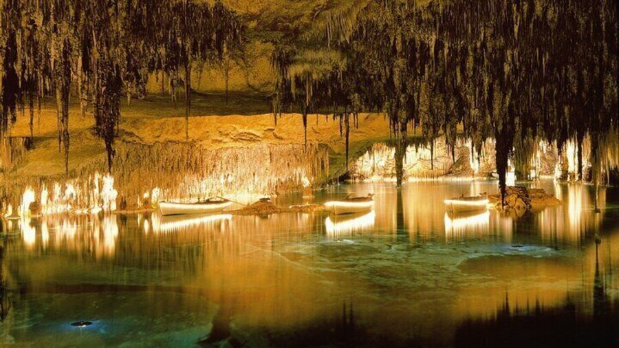 Caves Drach Boat Trip from Alcudia with Return Bus and Tickets