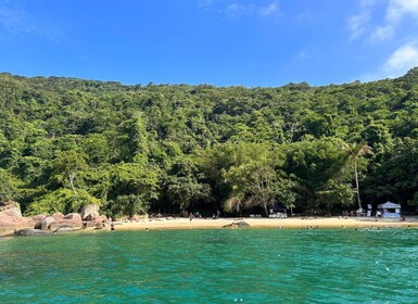 Boat trip in the northern part of Ilha Grande