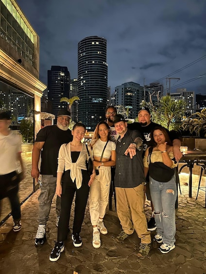 Makati: Rooftop Bar Hopping Tour with Venus