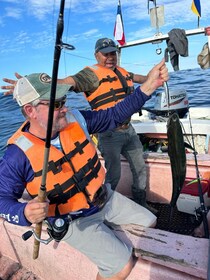 Pêche sportive en bateau et empanadas chiliennes depuis Santiago