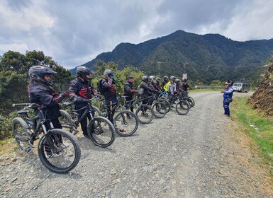 La Paz : Route de la mort - VTT guidé excursion avec déjeuner