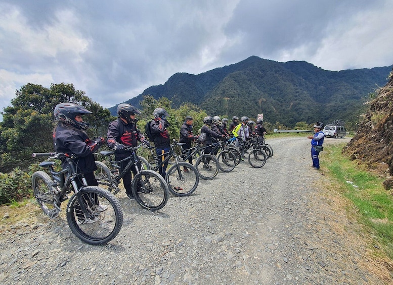 La Paz: Death Road Guided Mountain Biking Tour with Lunch