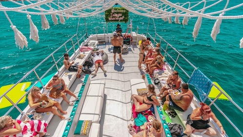 Ab Magaluf: Palma Bay Sightseeing Cruise mit Live-Musik