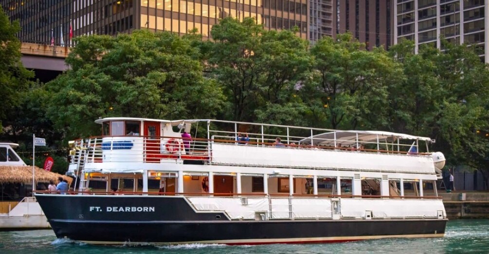 Picture 1 for Activity Chicago River: 1.5-Hour Guided Architecture Riverboat Tour