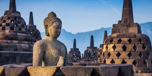 Sunrise Stumbu. Borobudur, Prambanan Temple tour.