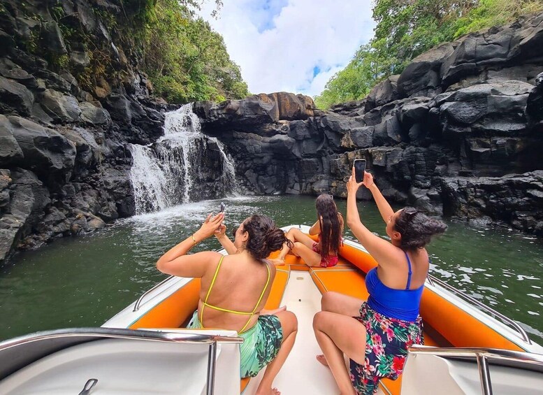 Private Full Day SpeedBoat Tour - Blue Bay to Ile Aux Cerfs