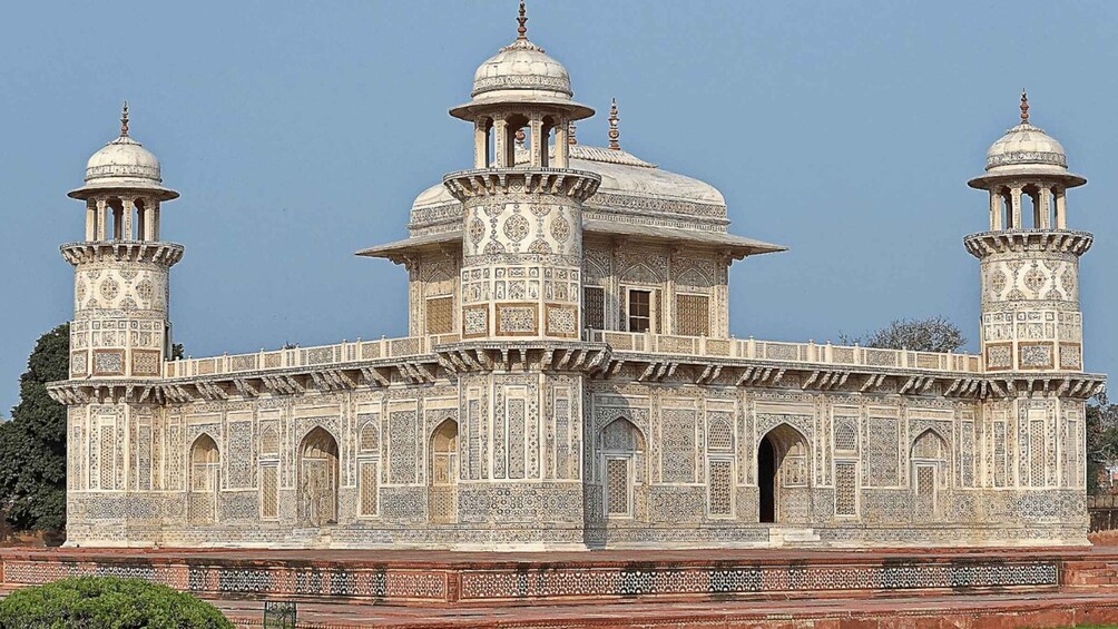 From Delhi: Taj Mahal Sunrise and Agra Fort Private Tour