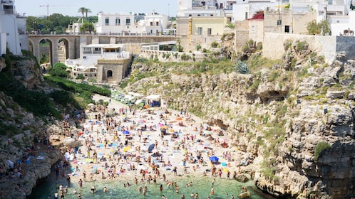 Desde Bari: tour de día completo a Polignano con comida callejera de 9 hora...