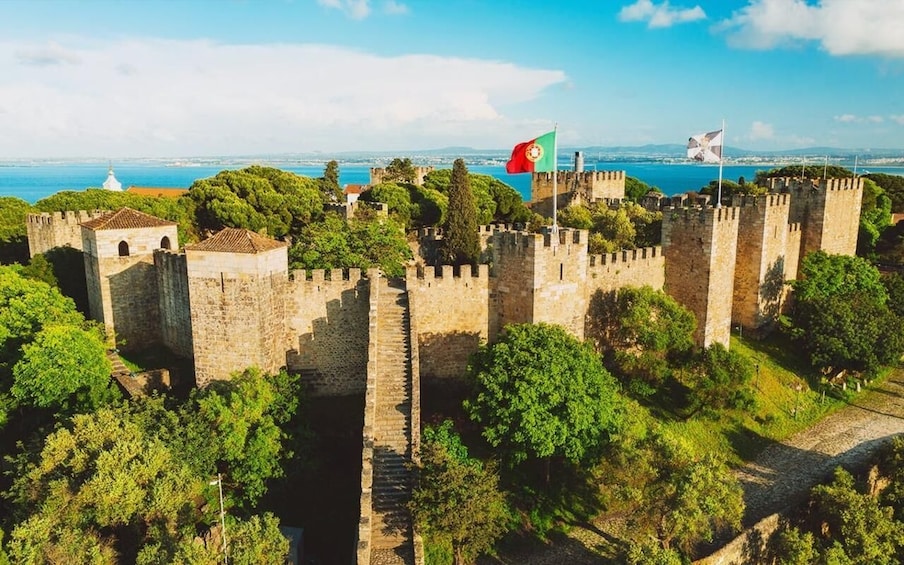 Lisbon: São Jorge Castle Skip-the-Line Entry with Audioguide