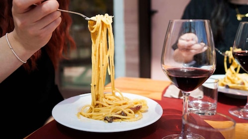 Olbia: cooking class on real pasta carbonara