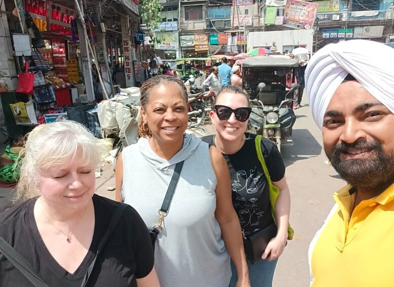 Picture 1 for Activity Delhi Shopping Tour with Guide