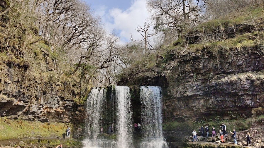 From Cardiff: Guided Hike to 6 Waterfalls in Brecon Beacons