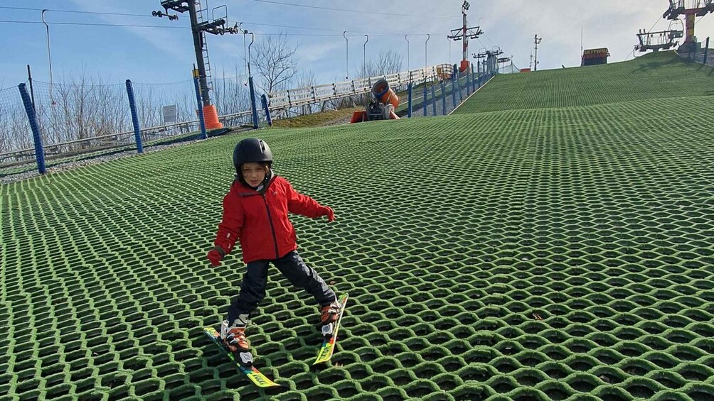 Warsaw: ski lesson near city center on an artificial slope