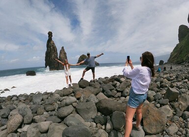 Tour privado a las piscinas naturales y cascadas de Porto Moniz