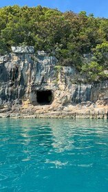 Von Vlore aus: Haxhi Ali Höhle & Karaburun Speedboat Tour