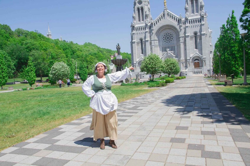 Sainte-Anne-de-Beaupré: Animated Tour of Its History