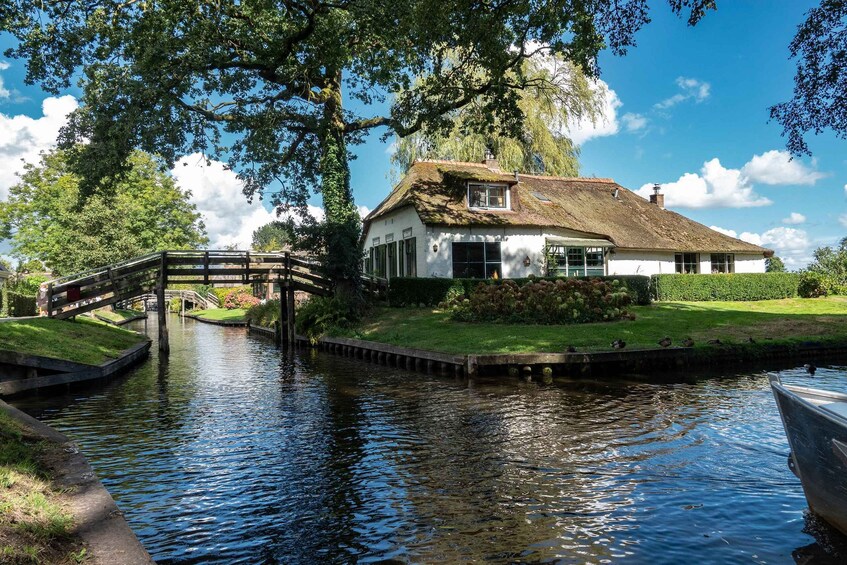 Picture 9 for Activity From Amsterdam: Giethoorn Guided Walking Tour and Boat Ride