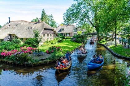 From Amsterdam: Day Trip to Giethoorn with Local Boat Tour