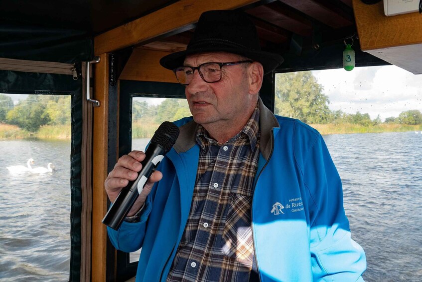 Picture 3 for Activity From Amsterdam: Giethoorn Guided Walking Tour and Boat Ride