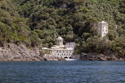 Camogli: entrada a la abadía de San Fruttuoso