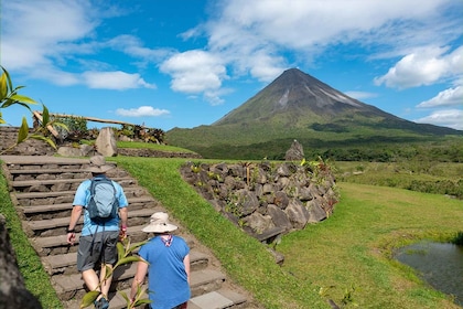 Arenal: 3-in-1 Volcano, La Fortuna Waterfall and Hot Springs