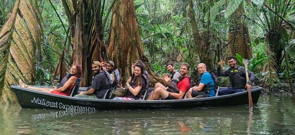 Tortuguero: Canoe tour in Tortuguero National Park