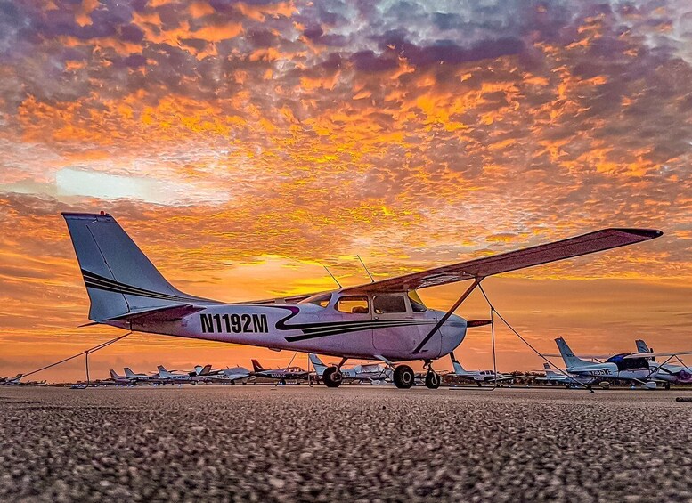 Miami Beach: Private Romantic Sunset Flight with Champagne