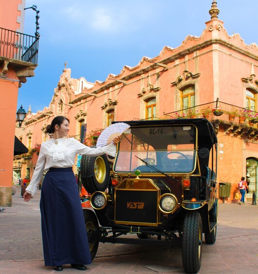 Querétaro: City Tour in a Classic Ford T Vehicle