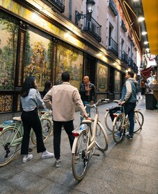 Madrid: Nachtfietstour met gids_de boheemse XIX- XX eeuw