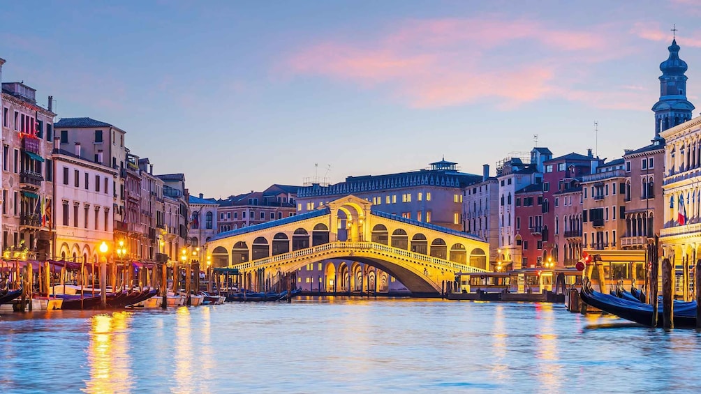 Picture 6 for Activity Venice: City Highlights Walking Tour with Optional Gondola