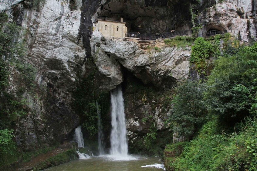 Picture 4 for Activity From Oviedo: Covadonga Lakes Day Tour with Guided Hike