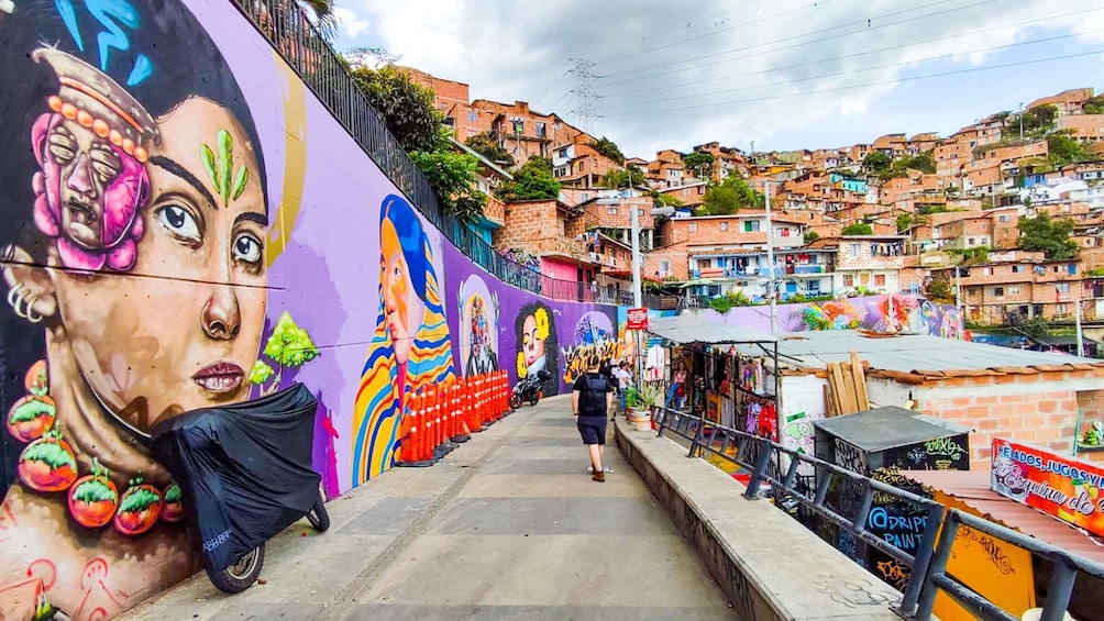 Picture 4 for Activity Medellin: Comuna 13 History & Graffiti Tour with Cable Car