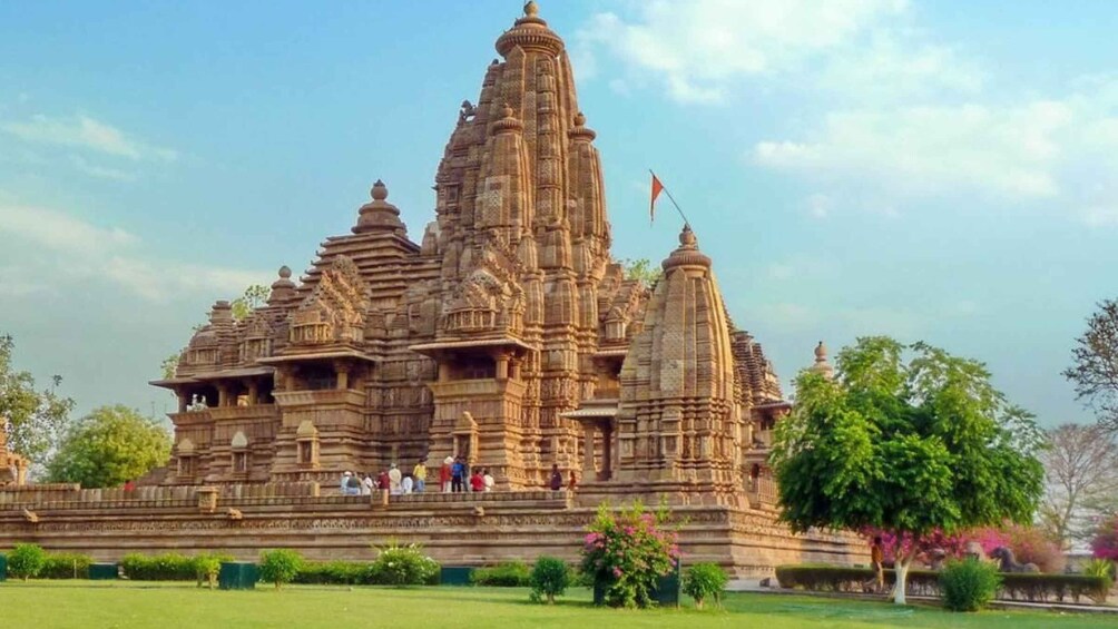 Picture 5 for Activity From Khajuraho: Full-Day Sightseeing Tour with Tiger Safari