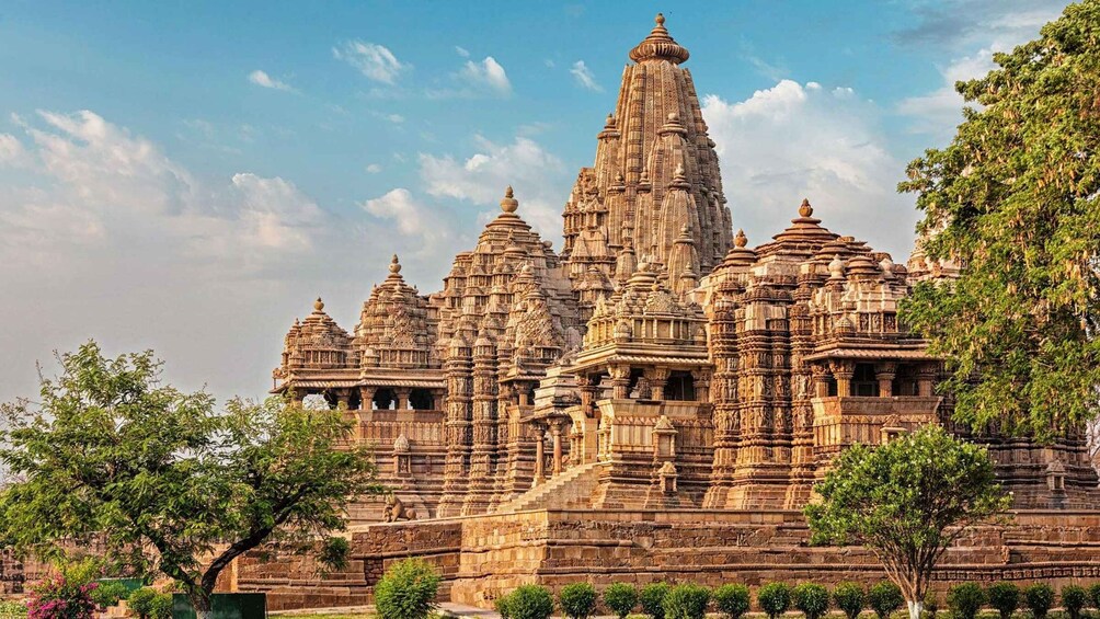 From Khajuraho: Full-Day Sightseeing Tour with Tiger Safari