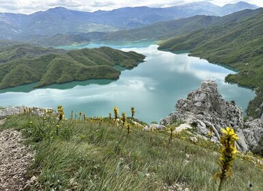 Fra Durres/Golem: Udsigt over Bovilla-søen med vandreture - Dagstur