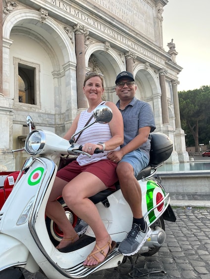 Rome: Vespa Self-Drive Tour with Gelato