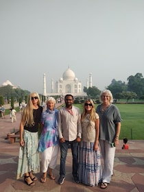 All-inclusive Taj Mahal Day Trip by Fastest Train From Delhi