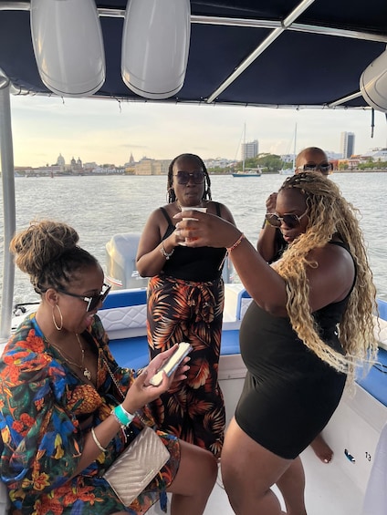 Picture 7 for Activity Sunset Party open bar on the bay while sharing with locals