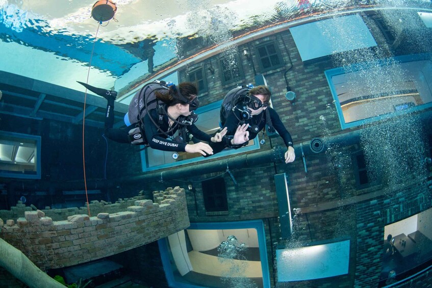 Picture 1 for Activity Dubai: Discover Scuba Dive for Beginners at Deep Dive