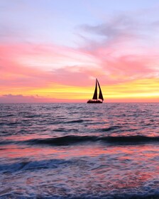 Parque Natural de Cabo de Gata: tour en velero al atardecer con cava