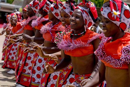 Visite culturelle de l’après-midi à Bomas du Kenya Visite d’une demi-journé...