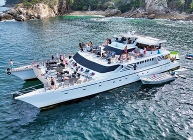 Puerto Vallarta: Yelapa Falls Yacht Cruise All-Inclusive