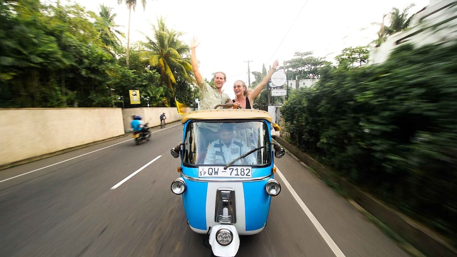 Colombo: City Highlights Tuk-Tuk Tour All Inclusive