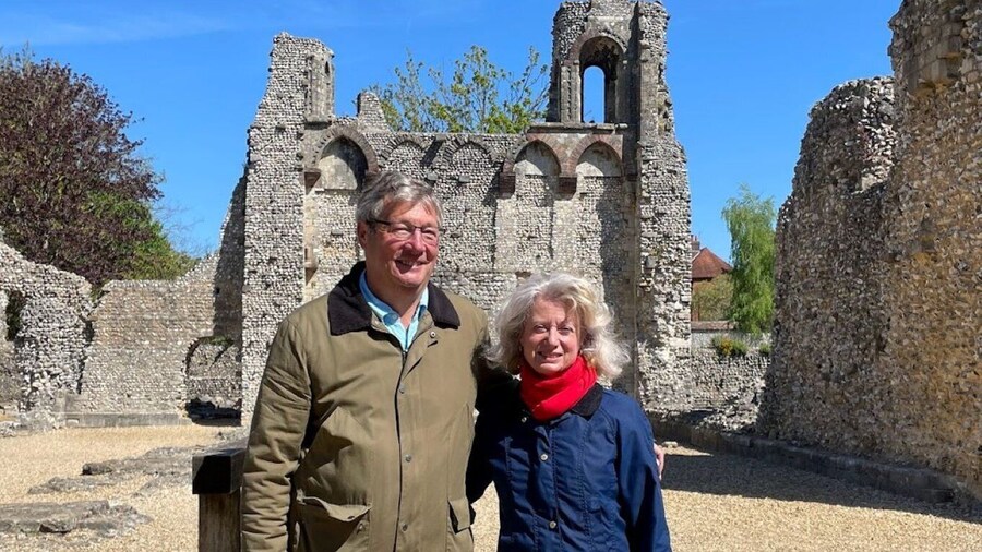 Winchester: Historic Castles and Cathedrals Walking Tour
