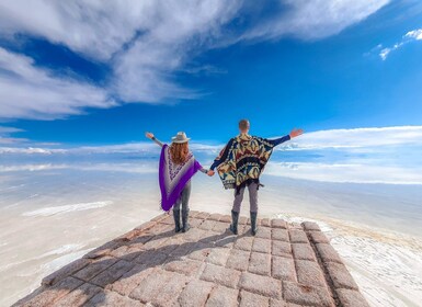 Von La Paz aus: Uyuni Salt Flat Tour & Übernachtung im Bus mit Rundfahrt