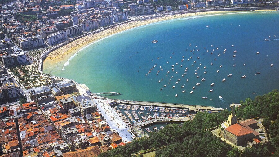Bilbao: San Sebastian, Getaria, and Basque Farmhouse Tour